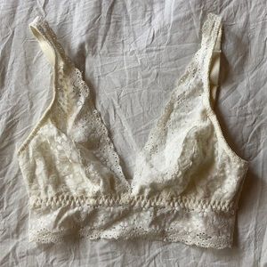 Cream Lace Bralette - size 32